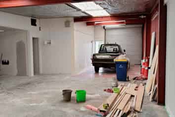 LOW-STUD WAREHOUSE WITH OFFICE
