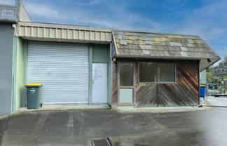 LOW-STUD WAREHOUSE WITH OFFICE
