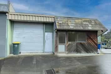 LOW-STUD WAREHOUSE WITH OFFICE
