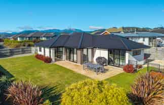 40 Katania Heights, Brightwater