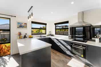 40 Katania Heights, Brightwater