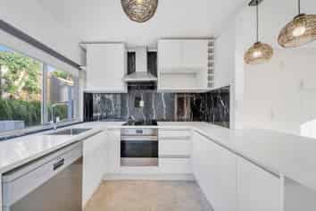 1/17 Emirau Place, Glenfield