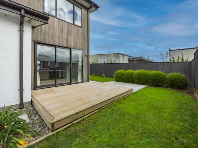 6 Henry Lloyd Place, Millwater