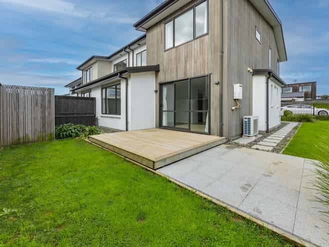 6 Henry Lloyd Place, Millwater