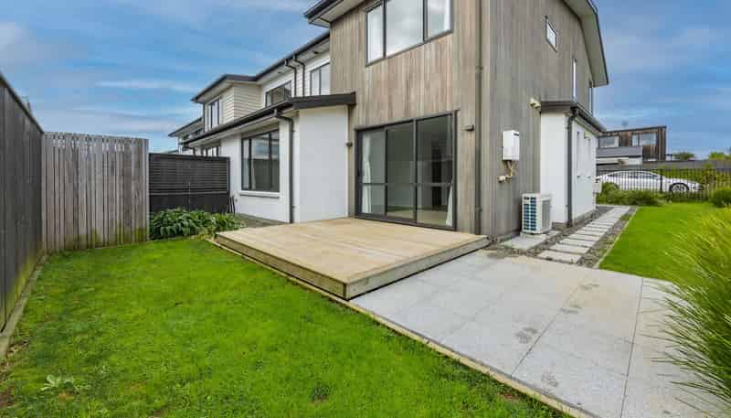 6 Henry Lloyd Place, Millwater