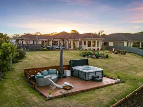 82 Omana Avenue, Helensville