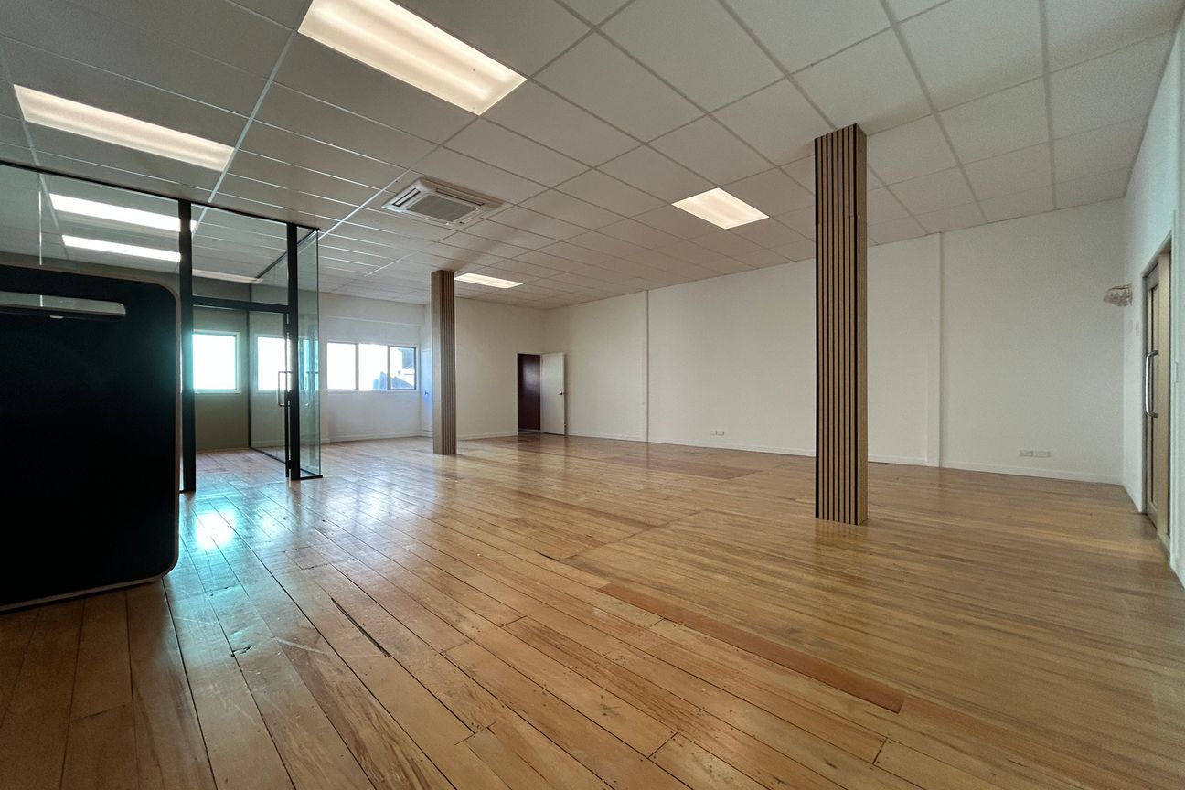 Stylish Office Suite in Character Building - Ansicht 3