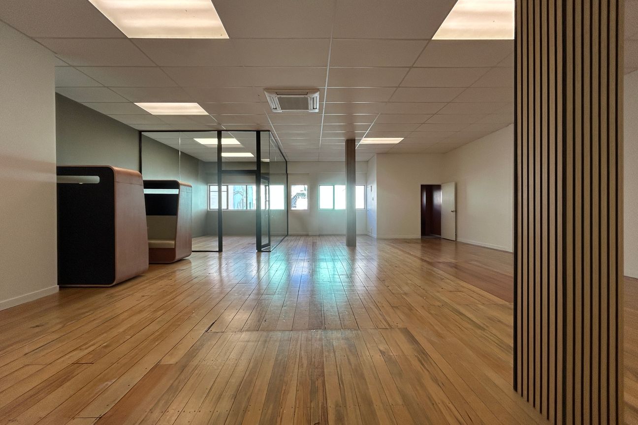 Stylish Office Suite in Character Building - Ansicht 2
