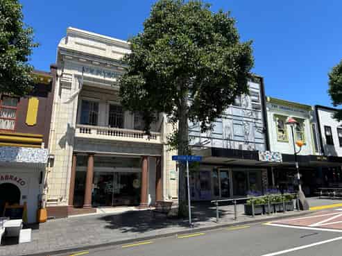 Grandeur in the West End