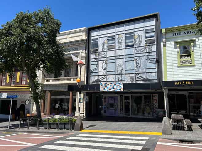 Grandeur in the West End