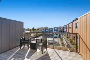 2/694 Whangaparaoa Road, Stanmore Bay