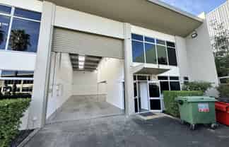 Tidy 255sqm unit in prime location