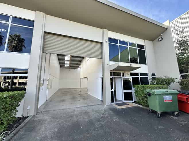 Tidy 255sqm unit in prime location