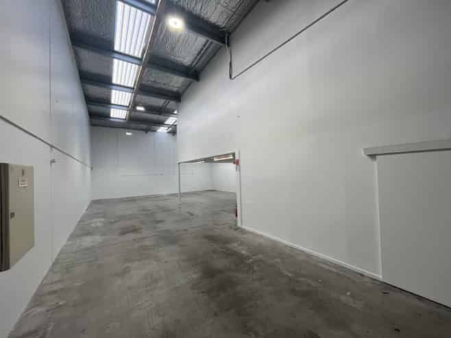 Tidy 255sqm unit in prime location
