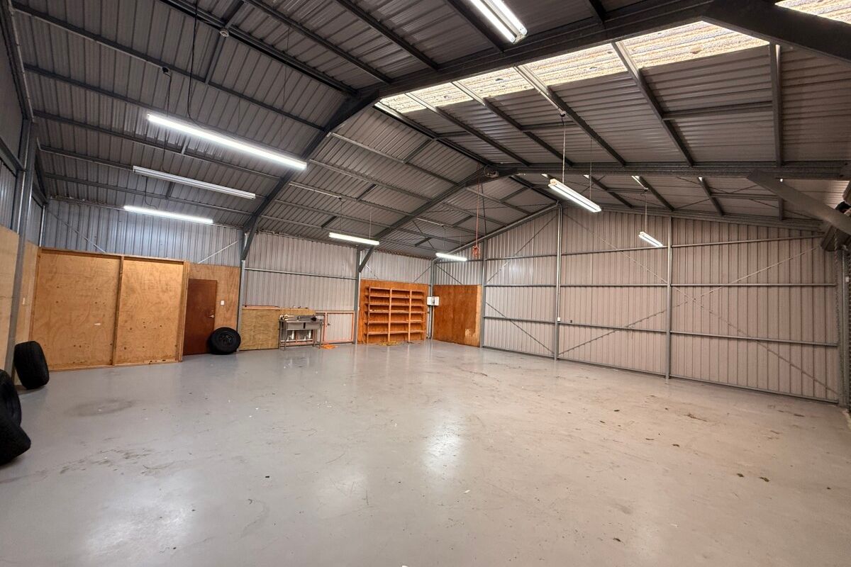 Modern Warehouse in Central Bell Block - Aanzicht 2