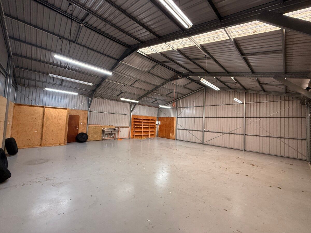 Modern Warehouse in Central Bell Block - Ansicht 2
