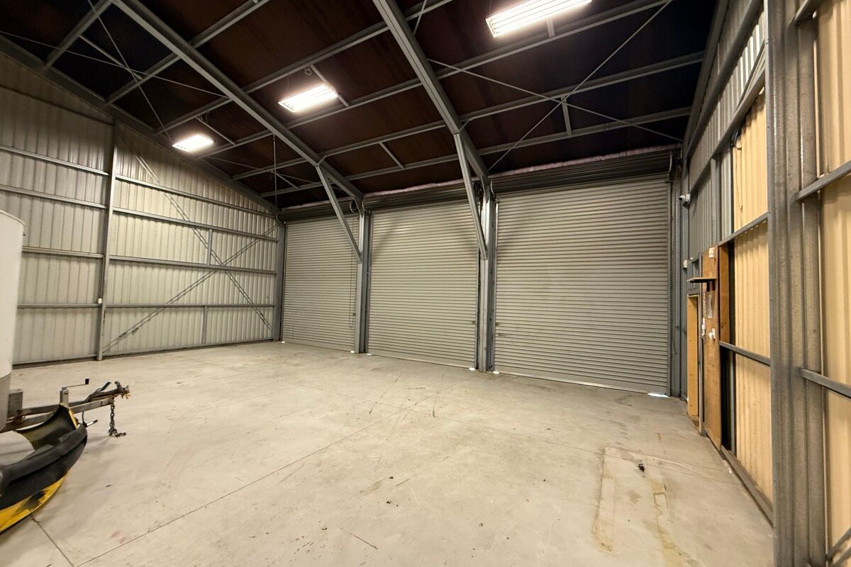 Modern Warehouse in Central Bell Block - Aanzicht 4