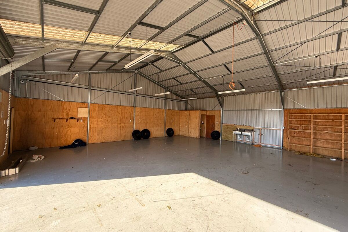 Modern Warehouse in Central Bell Block - Aanzicht 3