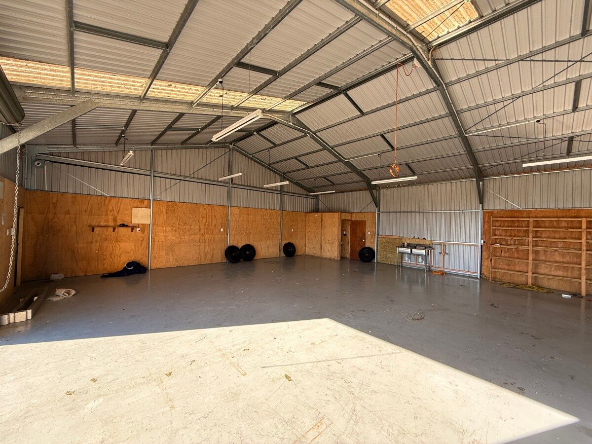 Modern Warehouse in Central Bell Block - Ansicht 3