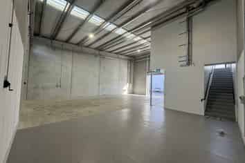 Modern 244sqm industrial unit