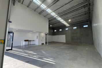 Modern 244sqm industrial unit