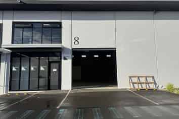 Modern 244sqm industrial unit