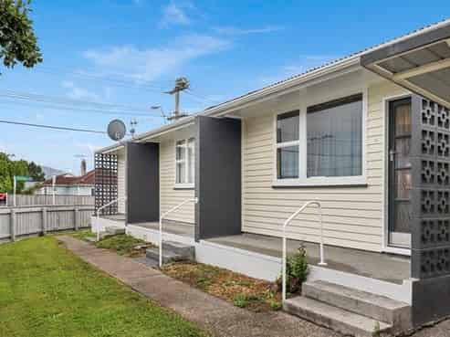 2/136-138 Waddington Drive, Naenae