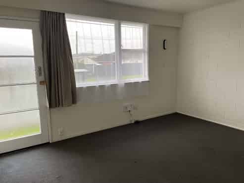 2/136-138 Waddington Drive, Naenae