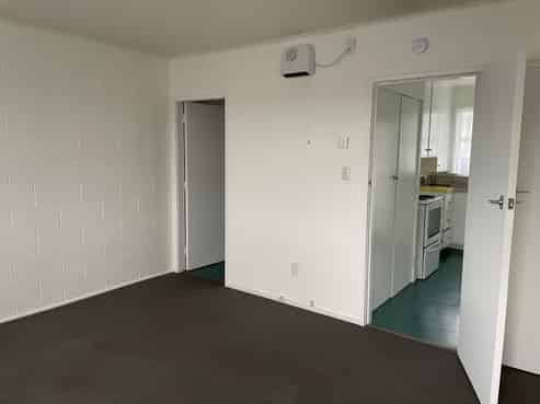 2/136-138 Waddington Drive, Naenae