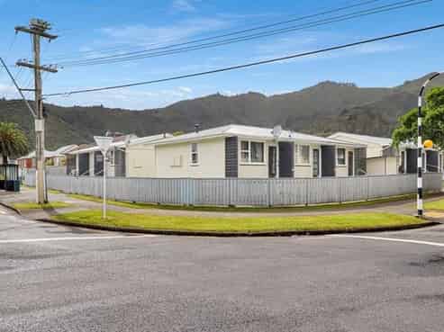2/136-138 Waddington Drive, Naenae