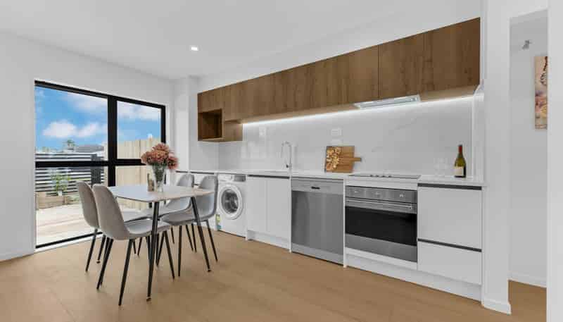 2/21 Baird Street, Howick