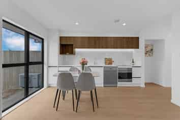 2/21 Baird Street, Howick