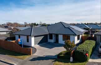 13 Geoff Geering Drive, Netherby