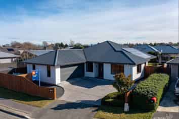 13 Geoff Geering Drive, Netherby