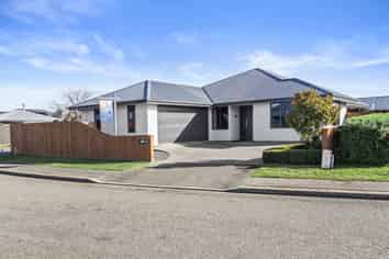 13 Geoff Geering Drive, Netherby