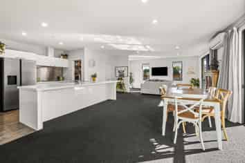 13 Geoff Geering Drive, Netherby