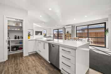 13 Geoff Geering Drive, Netherby