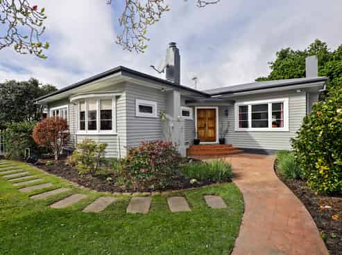 605 Dennett Street, Mahora