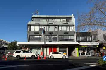 CORNER PROFILE IN THE CENTRE OF HENDERSON
