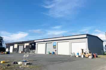 High-Stud Facility with Large Yard