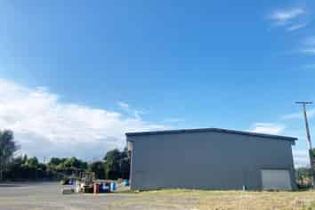 High-Stud Facility with Large Yard
