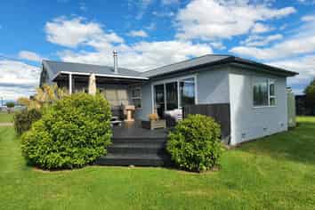 17 Roberts Road, Winton Surrounds