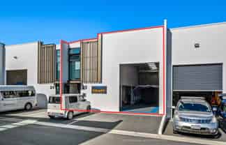 MODERN HIGH-STUD WAREHOUSE IN PRIME LOCATION
