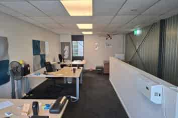 Modern 120m2 Industrial Unit For Lease - Rosedale 