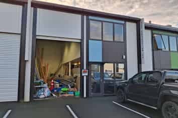 Modern 120m2 Industrial Unit For Lease - Rosedale 