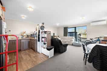 7/102 Old Farm Road, Hamilton East