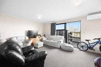 7/102 Old Farm Road, Hamilton East