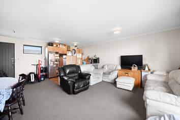 7/102 Old Farm Road, Hamilton East