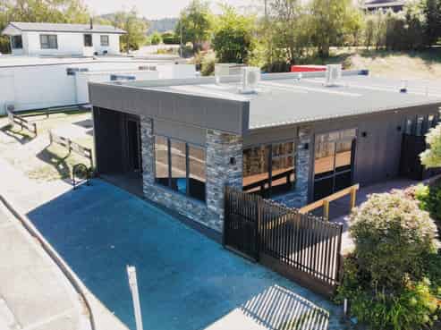 Restaurant with Captive Cliental!