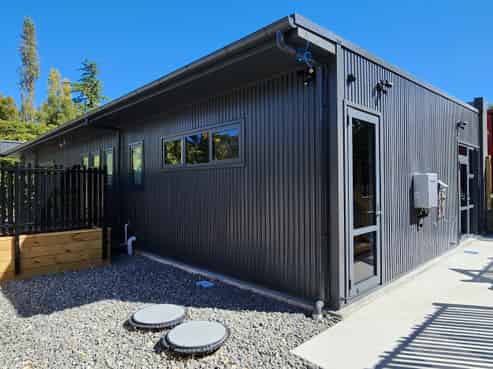 Restaurant with Captive Cliental!